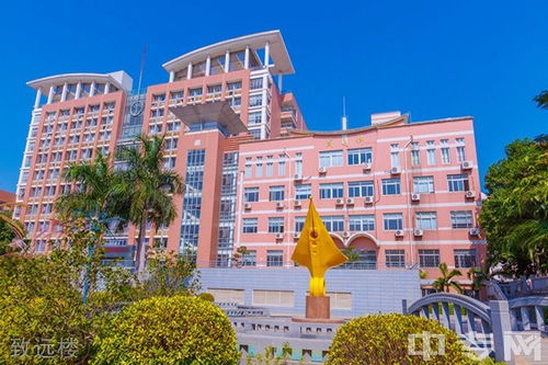 福建省同安第一中學(xué)與潮安縣彩塘中學(xué) 校園環(huán)境對(duì)比分析